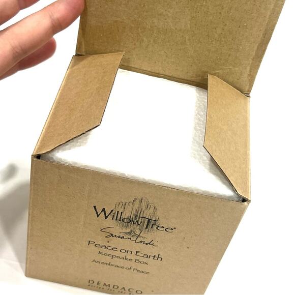 Willow tree Peace on Earth Keepsake Box Lamb w/box - Picture 6 of 7